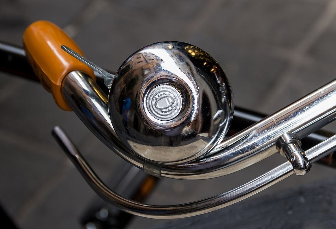 Fahrradlenker mit Klingel im Detail