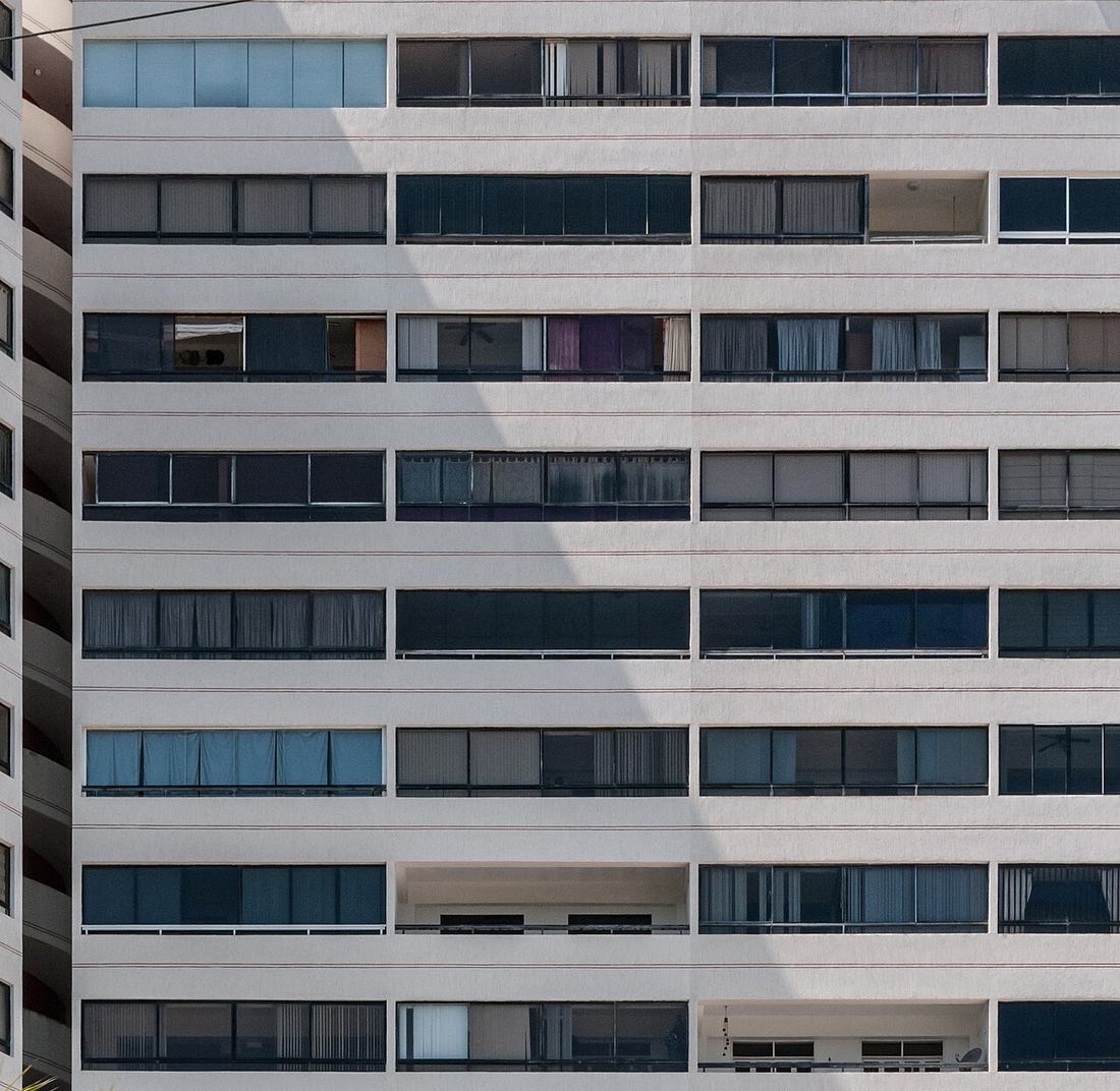 Fensterfassade eines Wohnhauses