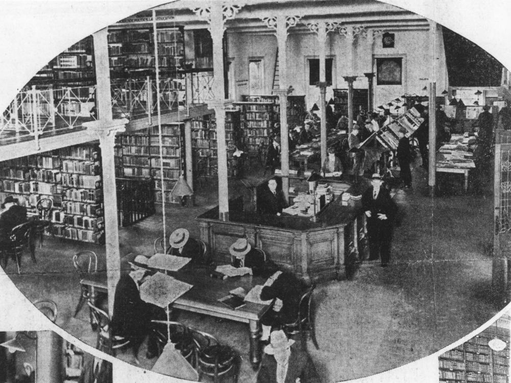 Lesesaal einer Bibliothek, historische Aufnahme